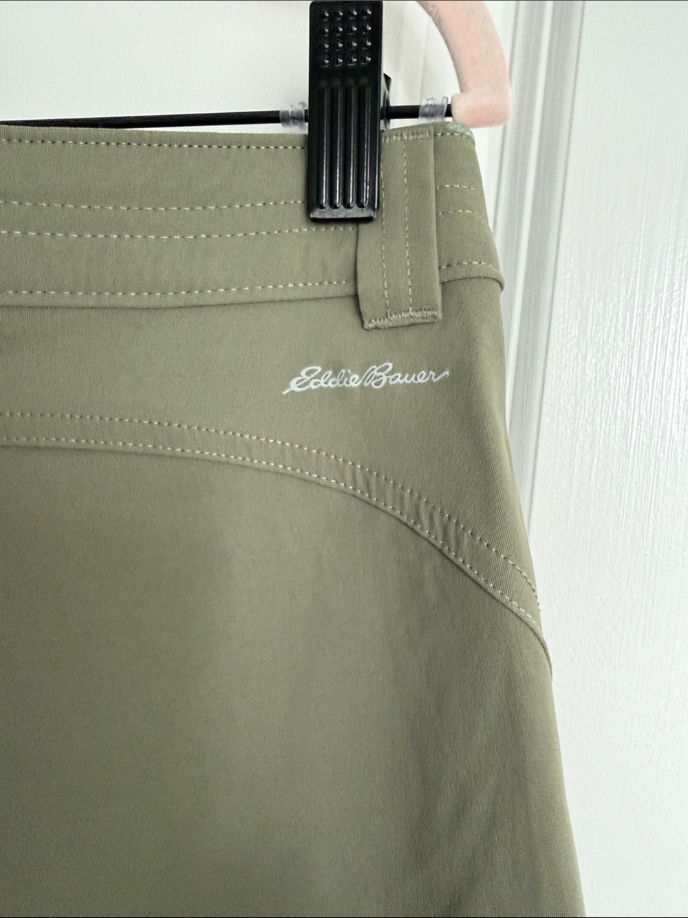 Eddie Bauer  Women’s Rainer Olive Utility Outdoor Shorts - Picture 5 of 6
